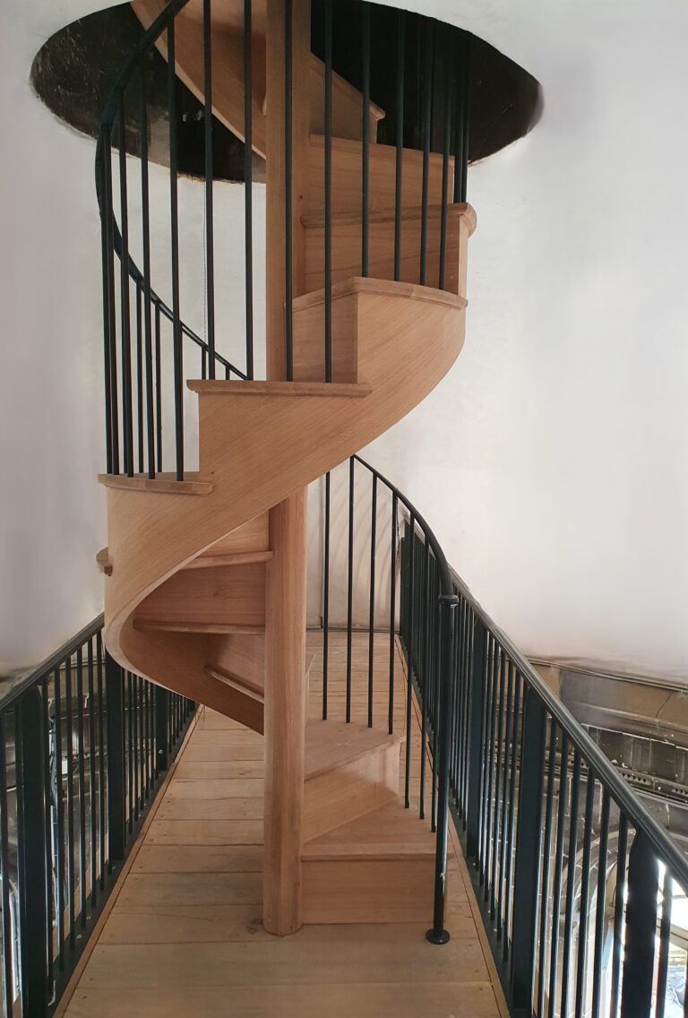 Escalier hélicoïdal fut bois autoporteur