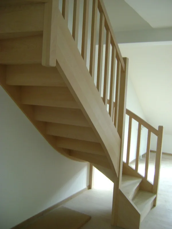 escalier tout bois chene quart tournant balustres carres renovation bretagne hallou escaliers